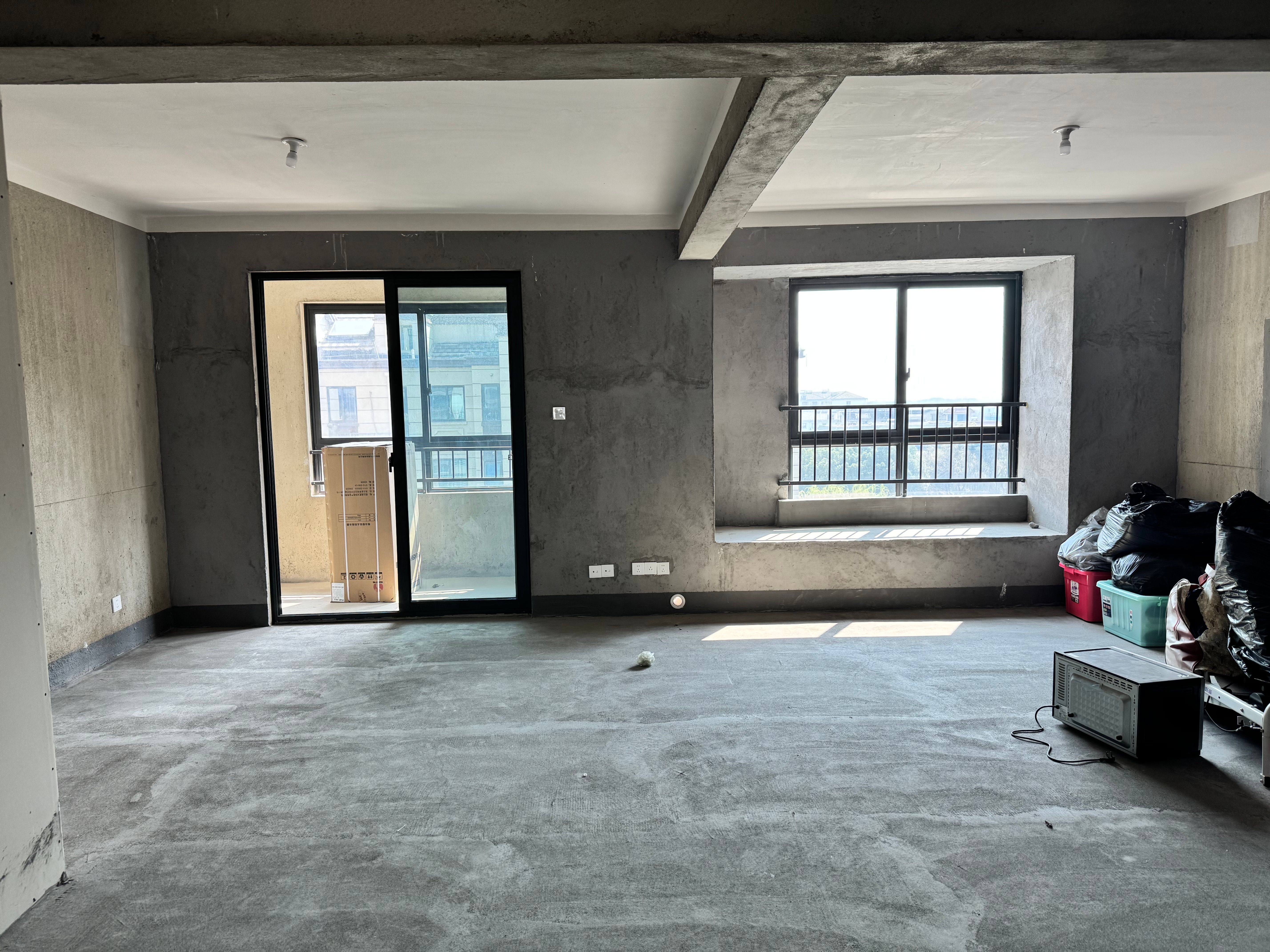 嘉兴市海盐县于城镇于城路88号观澜别院7幢606室住宅房地产